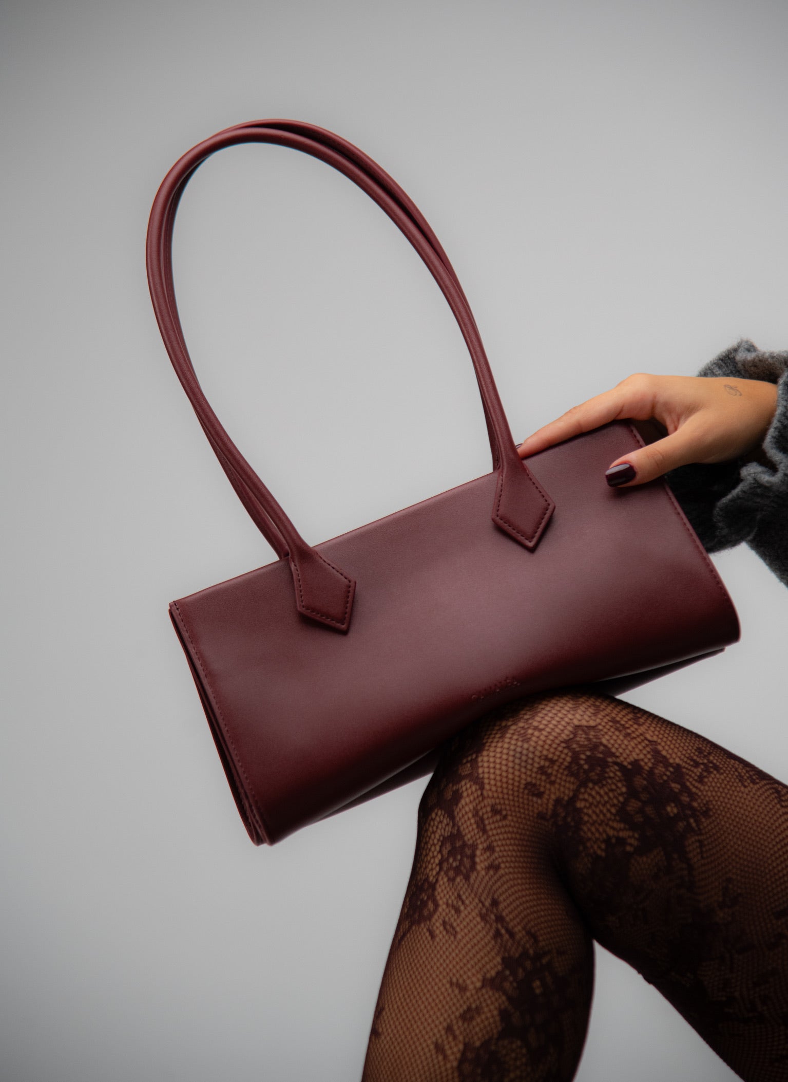 LA PRIMERA TENTACIÓN – GRANATE