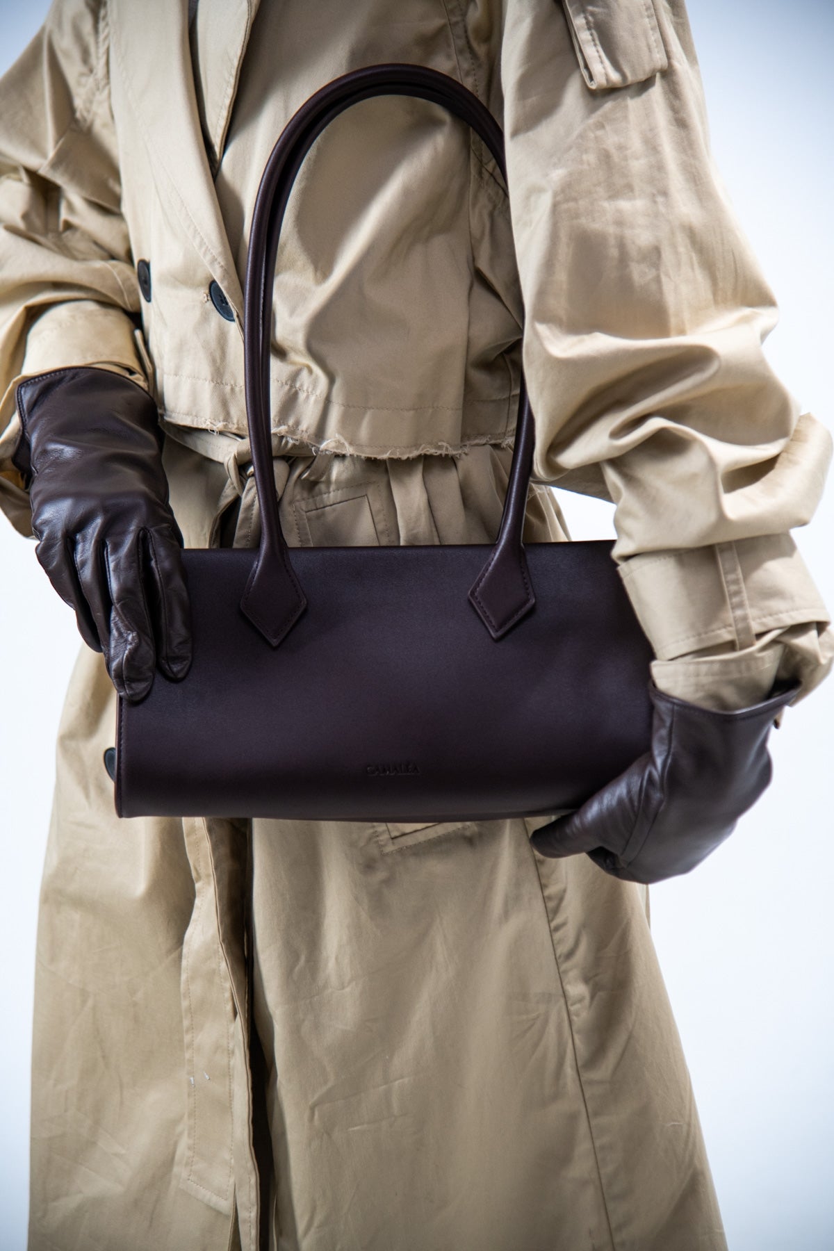 LA PRIMERA TENTACIÓN – MARRÓN